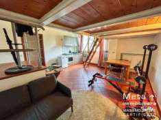 Foto Ampio loft con grandi vetrate