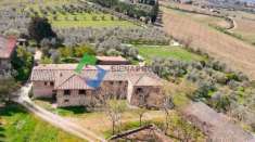 Foto Antica colonica con azienda agricola a Castellina in Chianti, Siena.