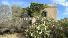 Foto Antica villa da restaurare con giardino zona mare a Siracusa