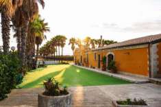 Foto Antico Casale del 700 con 7 ettari di terreno  UnOasi Privata in Sicilia, a p