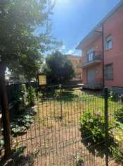 Foto Apartamento 5 locali con giardino