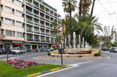 Foto Appartamento centralissimo di 92 M/2 a pochi passi dalle spiagge, dalla pista ciclabile e Portosole a Sanremo.