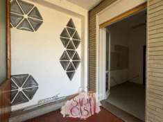 Foto Appartamento con 2 letto, terrazzo e garage