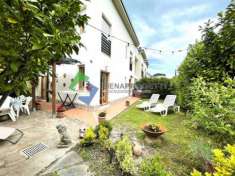 Foto Appartamento con splendido giardino e garage a San Andrea, Siena.