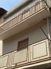 Foto Appartamento con terrazzo da ristrutturare