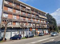 Foto Appartamento di 100 m con 3 locali e box auto in vendita a Varese