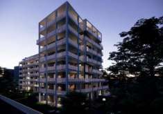 Foto Appartamento di 102 m con 3 locali e box auto in vendita a Milano