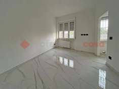 Foto Appartamento di 108 m con 3 locali e box auto in vendita a Borgomanero