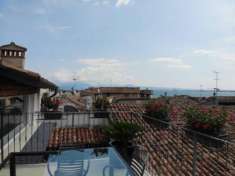 Foto Appartamento di 166 m con pi di 5 locali in vendita a Desenzano del Garda