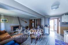 Foto Appartamento di 168 m con 4 locali e box auto in vendita a Cocquio-Trevisago