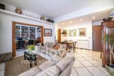 Foto Appartamento di 210 m con pi di 5 locali e box auto in vendita a Acireale