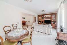 Foto Appartamento di 219 m con 5 locali e box auto in vendita a Mascali