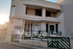 Foto Appartamento di 220 m con pi di 5 locali in vendita a Latiano