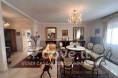 Foto Appartamento di 230 m con 5 locali in vendita a Caserta