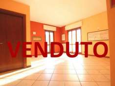 Foto Appartamento di 3 locali con servizi e balcone a Vigan