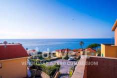 Foto Appartamento di 79 m con 4 locali e posto auto in vendita a Cipressa [rif. DV-9157]