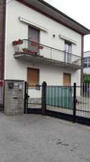 Foto Appartamento in casa bifamiliare con pertinenze