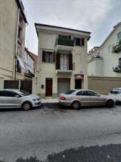 Foto Appartamento in Vendita, 3 Locali, 130 mq (Casale Monferrato)