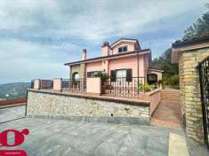 Foto Appartamento in Vendita, 3 Locali, 151 mq (Imperia)