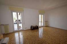 Foto Appartamento in Vendita, 3 Locali, 2 Camere, 140 mq (PIACENZA IN