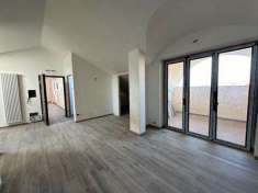 Foto Appartamento in Vendita, 3 Locali, 2 Camere, 95 mq (PISCINA)
