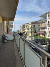 Foto Appartamento in Vendita, 3 Locali, 90 mq (Minturno)