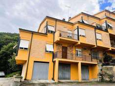 Foto Appartamento in Vendita, pi di 6 Locali, 130 mq (Narni)