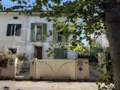 Foto Appartamento in Vendita, pi di 6 Locali, 150 mq (Pontedera)