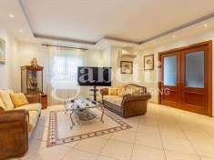 Foto Appartamento in Vendita, pi di 6 Locali, 160 mq (Marano di Napo