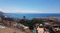 Foto Appartamento in Vendita, pi di 6 Locali, 170 mq (Salerno)