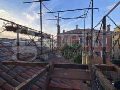 Foto Appartamento in Vendita, pi di 6 Locali, 170 mq (Venezia)