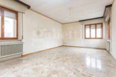 Foto Appartamento in Vendita, pi di 6 Locali, 218 mq (Morsano al Tag