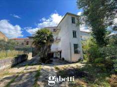 Foto Appartamento in Vendita, pi di 6 Locali, 260 mq (Pastorano)