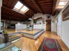 Foto Appartamento in Vendita, pi di 6 Locali, 3 Camere, 200 mq (LUCI