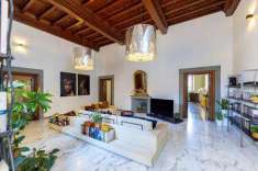 Foto Appartamento in Vendita, pi di 6 Locali, 3 Camere, 200 mq (PIST