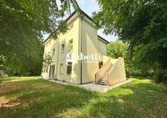 Foto Appartamento in Vendita, pi di 6 Locali, 389 mq (Tribano)