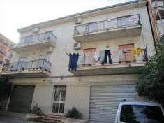 Foto Appartamento in Vendita, pi di 6 Locali, 4 Camere, 204 mq (ROSS