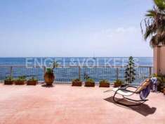 Foto Appartamento in vendita a Aci Castello - 9 locali 222mq