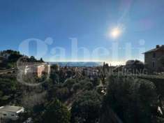 Foto Appartamento in vendita a Alassio - 5 locali 189mq