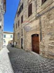 Foto Appartamento in vendita a Arcevia - 9 locali 190mq