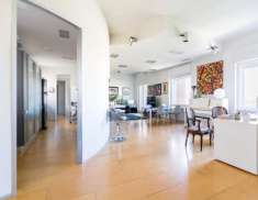Foto Appartamento in vendita a Cagliari - 7 locali 250mq