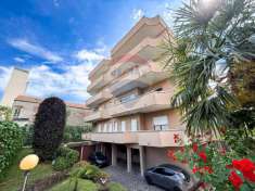 Foto Appartamento in vendita a Carate Brianza