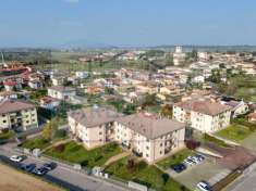 Foto Appartamento in Vendita a Castelnuovo del Garda Castelnuovo del Garda