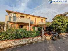 Foto Appartamento in vendita a Castelnuovo Magra - 6 locali 200mq