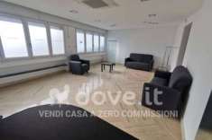 Foto Appartamento in vendita a Catania - 6 locali 150mq