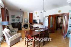 Foto Appartamento in vendita a Catanzaro - 6 locali 455mq