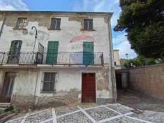 Foto Appartamento in vendita a Civitella Casanova - 7 locali 144mq