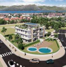 Foto Appartamento in vendita a Desenzano Del Garda - 2 locali 110mq