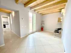 Foto Appartamento in vendita a Desenzano Del Garda - 2 locali 76mq