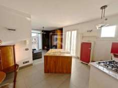 Foto Appartamento in vendita a Desenzano Del Garda - 3 locali 105mq